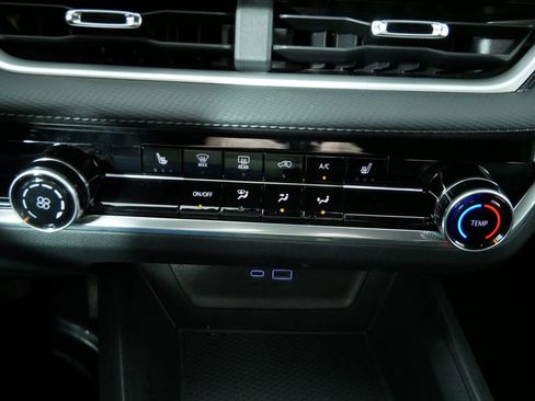 Used 2025 Chevrolet Equinox LT image 29