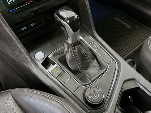 Used 2022 Volkswagen Tiguan SE image 25