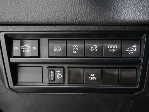 Used 2024 Toyota Tundra Limited image 24