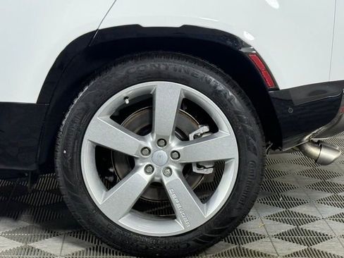 New 2025 Land Rover Defender 110 X-Dynamic SE image 15