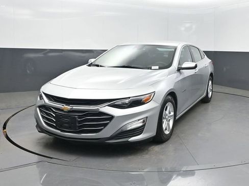 Used 2021 Chevrolet Malibu LS w/ Driver Confidence Package II image 1