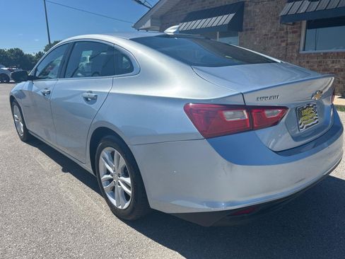 Used 2017 Chevrolet Malibu LT FWD image 9