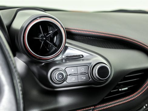Used 2022 Ferrari F8 Tributo RWD image 33