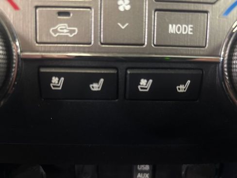 Used 2014 Toyota Tundra Platinum image 27