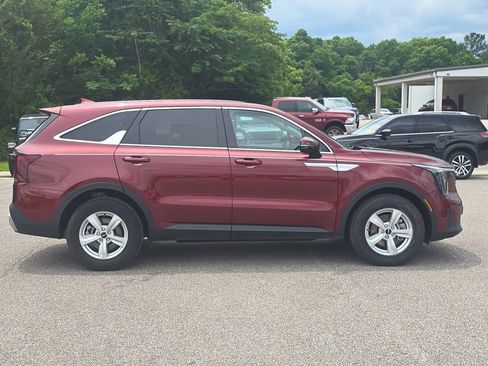Used 2024 Kia Sorento LX FWD image 6