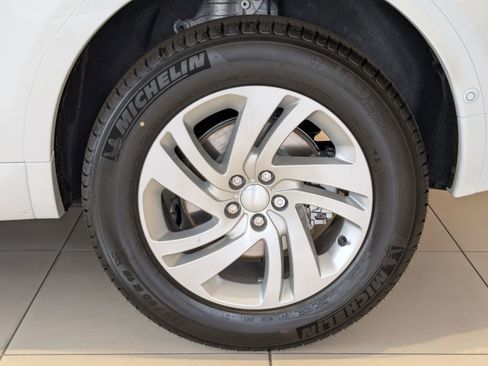 New 2025 Land Rover Discovery Sport S image 10