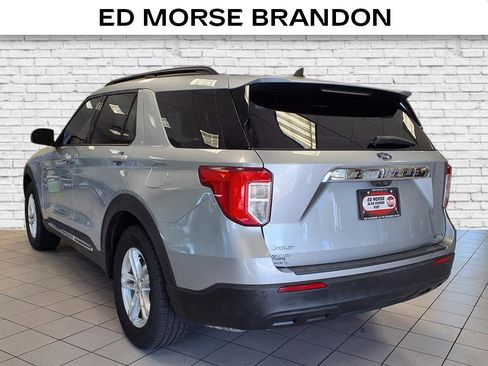 Used 2022 Ford Explorer XLT image 3