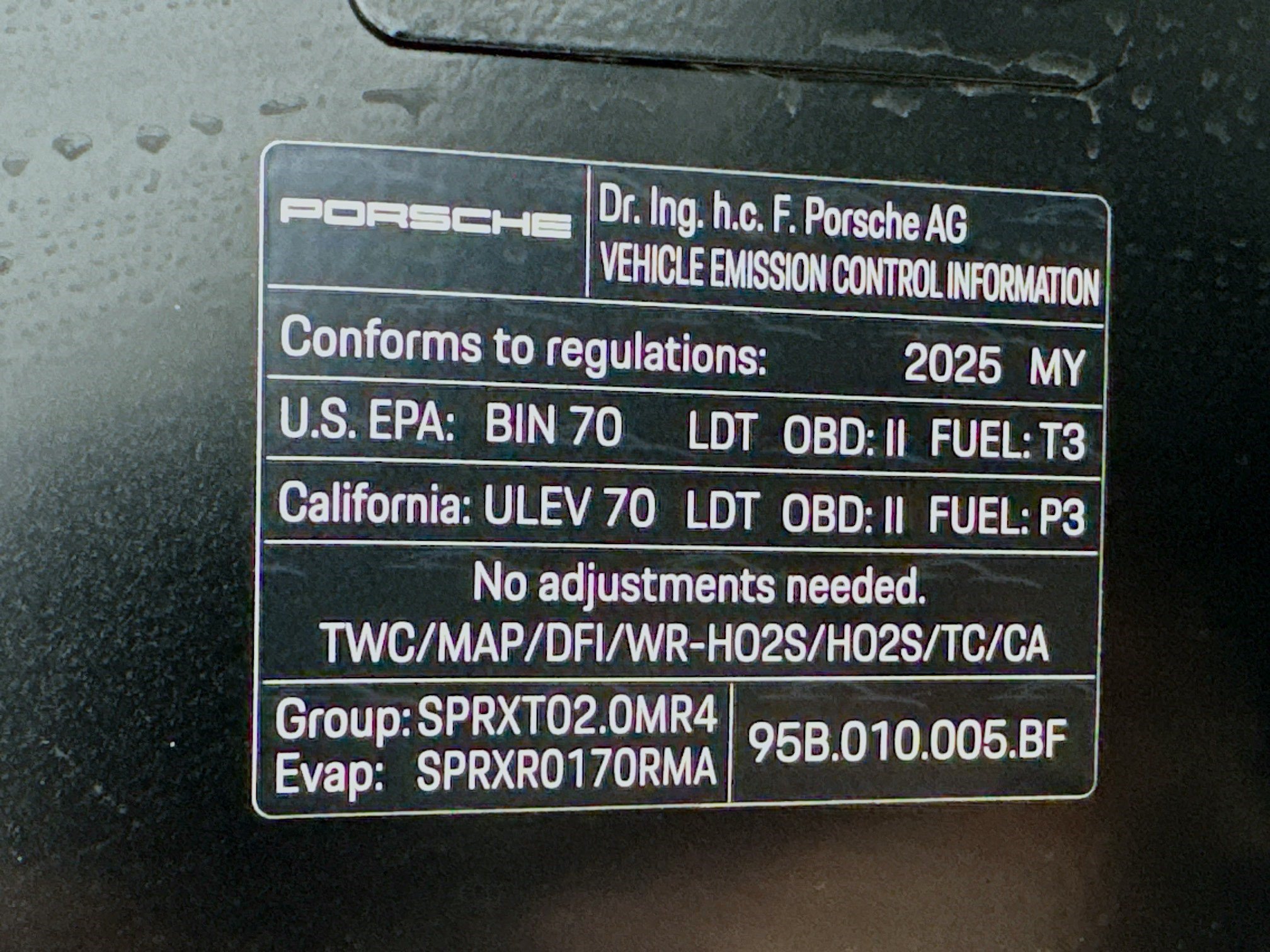 Used 2025 Porsche Macan AWD/4WD image 21