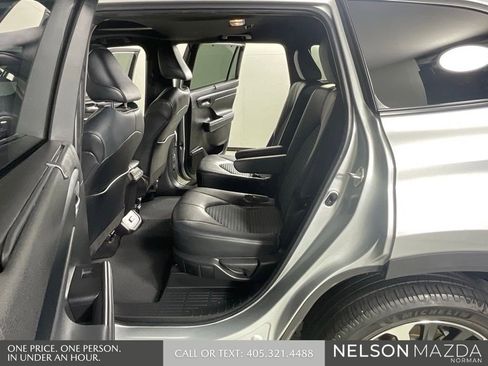 Used 2022 Toyota Highlander XSE FWD image 13