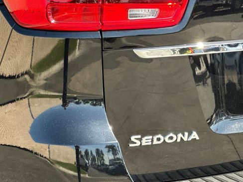 Used 2021 Kia Sedona EX image 29