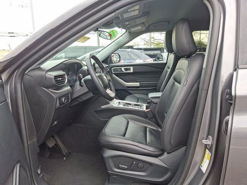 Certified 2023 Ford Explorer XLT w/ Equipment Group 202A AWD/4WD image 3