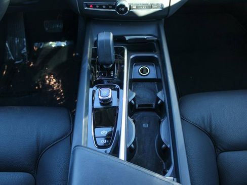 Used 2025 Volvo XC60 B5 Plus image 19