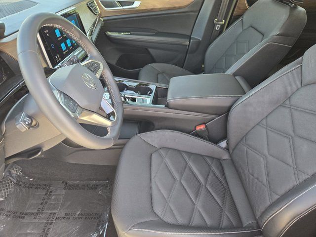 Used 2024 Volkswagen Atlas SE w/ Panoramic Sunroof Package FWD image 12