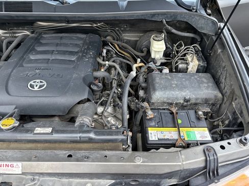 Used 2011 Toyota Tundra 4x4 CrewMax image 37