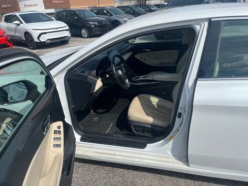 Used 2020 Toyota Avalon XLE w/ Carpet Mat Package image 7