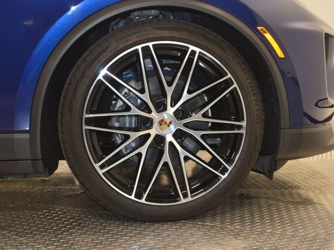 Certified 2024 Porsche Macan 4 Electric AWD/4WD image 16