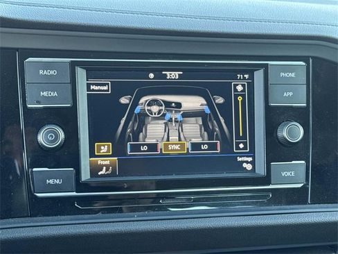 Used 2023 Volkswagen Jetta SE w/ Panoramic Sunroof Package image 14