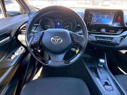 Used 2018 Toyota C-HR XLE image 6