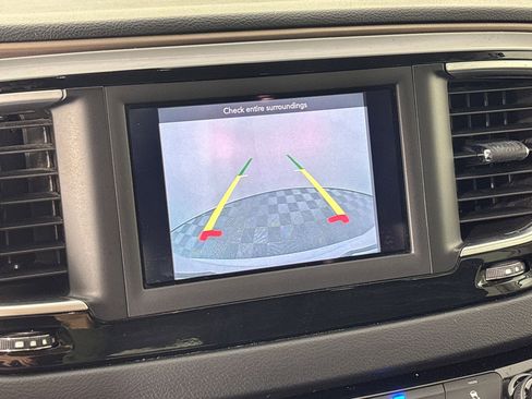 Used 2018 Chrysler Pacifica Touring-L image 22