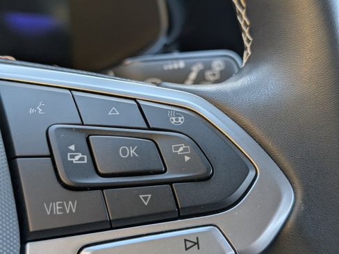 Used 2024 Volkswagen Taos SE image 34