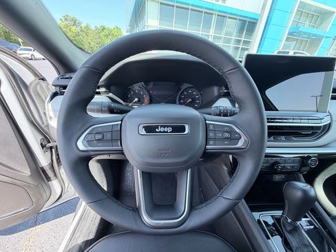 Used 2025 Jeep Compass Limited AWD/4WD image 12