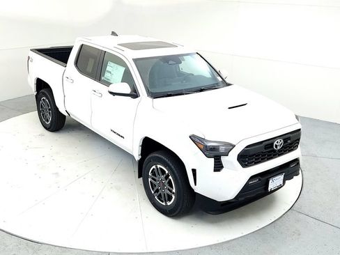 Used 2024 Toyota Tacoma TRD Sport w/ TRD Sport Premium Package AWD/4WD image 13