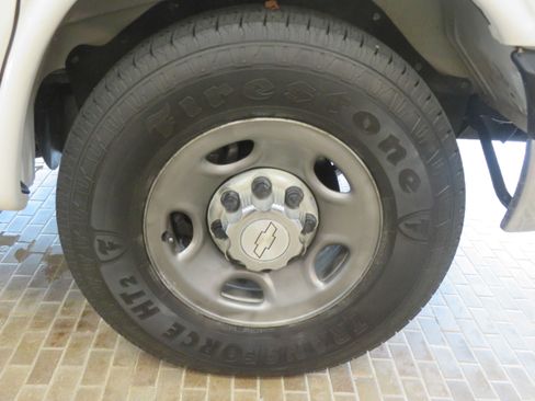Used 2018 Chevrolet Express 3500 LT w/ LT Preferred Equipment Group RWD image 10