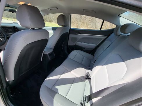 Used 2017 Hyundai Elantra SE image 19