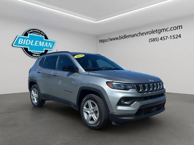 Used 2024 Jeep Compass Latitude AWD/4WD image 1