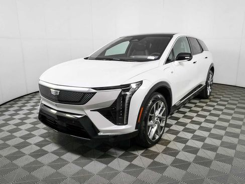 Certified 2025 Cadillac Optiq Luxury 1 AWD/4WD image 20