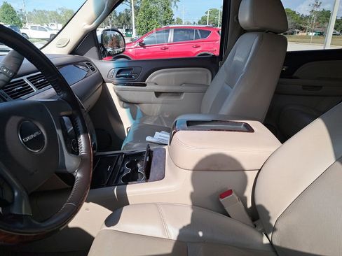 Used 2014 GMC Yukon Denali image 9
