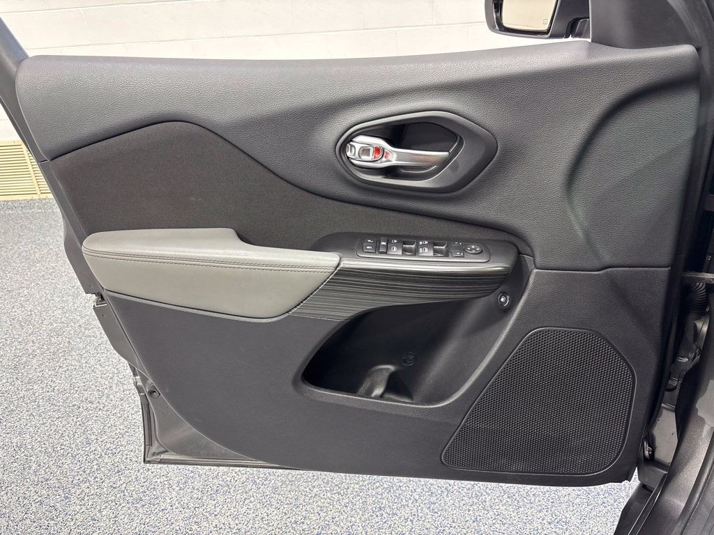 Used 2014 Jeep Cherokee Latitude w/ Cold Weather Group FWD image 35