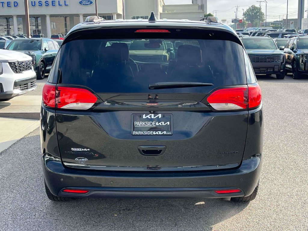 Used 2020 Chrysler Pacifica Limited w/ Quick Order Package 27H Red S FWD image 29