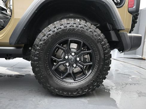 Used 2025 Jeep Wrangler Sport image 14