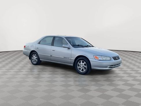 Used 2001 Toyota Camry LE image 2