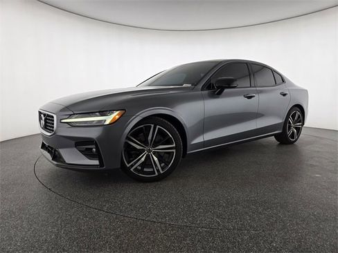 Used 2019 Volvo S60 T5 R-Design image 1