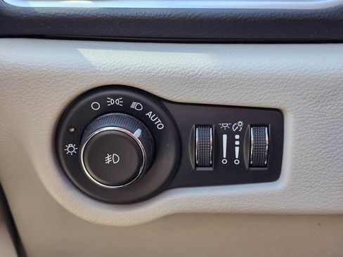 Used 2017 Chrysler Pacifica Touring-L image 24