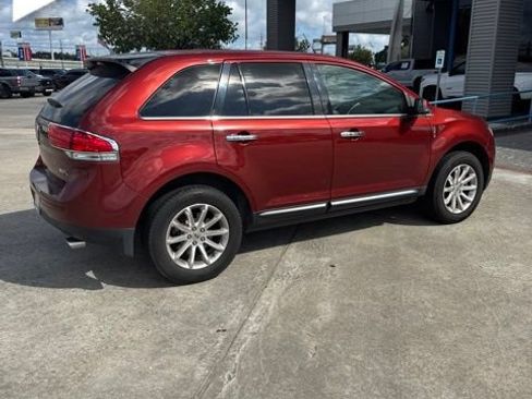 Used 2014 Lincoln MKX FWD w/ Equipment Group 101A image 3