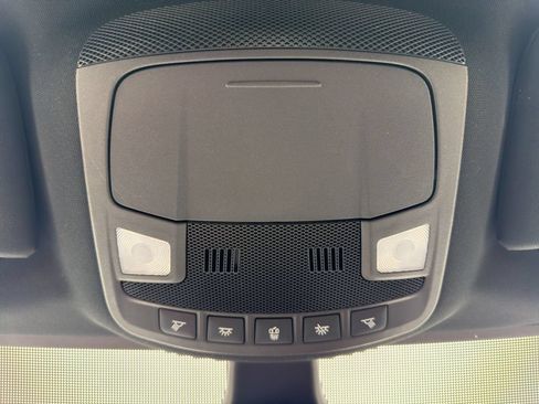 Used 2022 Ford Edge ST-Line w/ Class II Trailer Tow Package AWD/4WD image 32