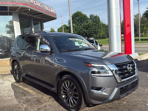 Used 2022 Nissan Armada Platinum w/ Captain's Chairs Package AWD/4WD image 1