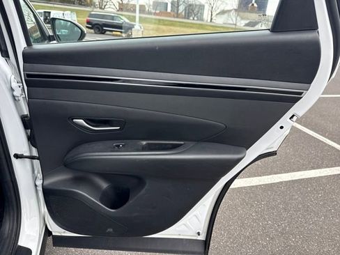 Used 2022 Hyundai Tucson SE image 16