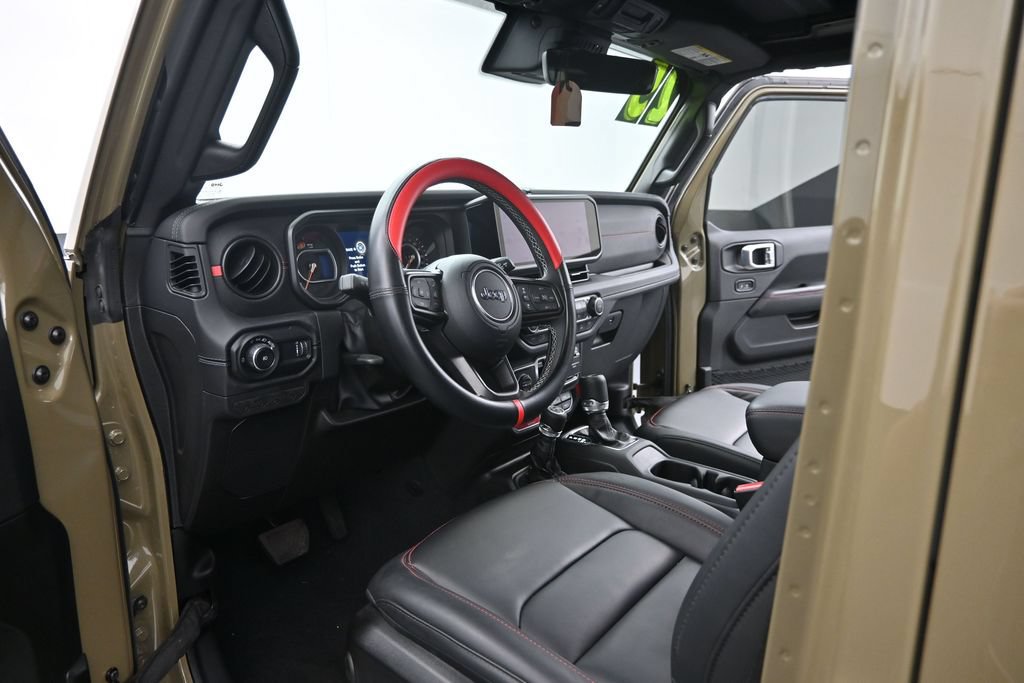 Used 2025 Jeep Wrangler Unlimited Rubicon AWD/4WD image 11