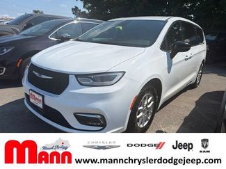 Used 2025 Chrysler Pacifica Select FWD video 1