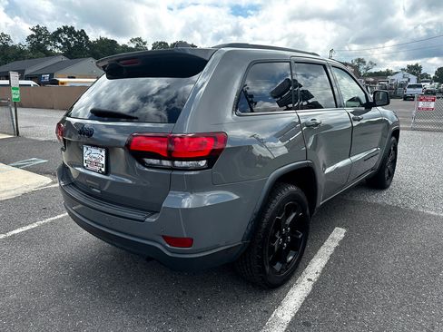 Used 2019 Jeep Grand Cherokee Laredo image 5