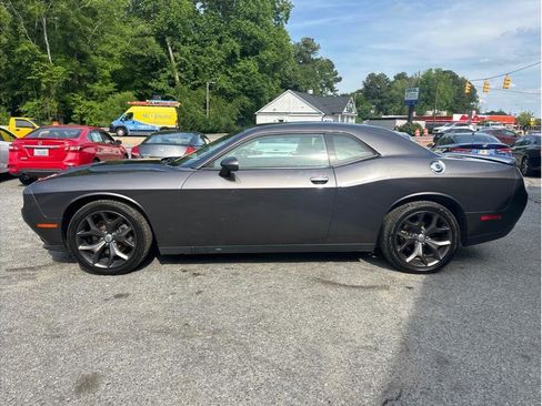Used 2018 Dodge Challenger SXT Plus RWD image 4