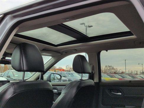 Used 2023 Nissan Rogue SV w/ SV Premium Package image 17