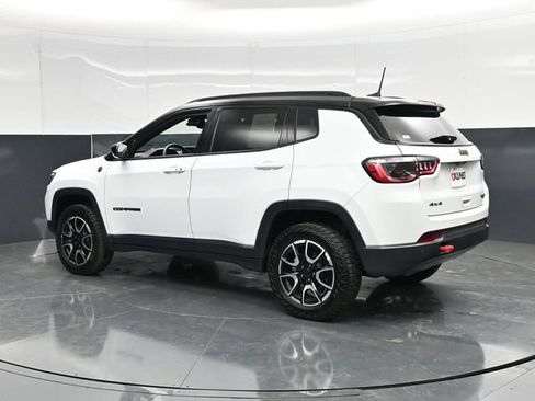 Used 2025 Jeep Compass Trailhawk AWD/4WD image 10