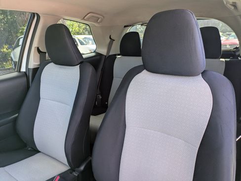 Used 2012 Toyota Yaris L image 16