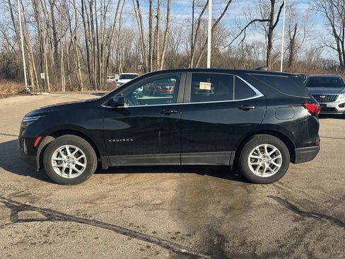 Used 2024 Chevrolet Equinox LT image 2