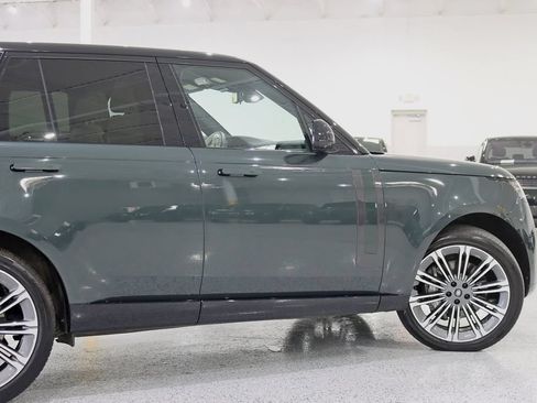 Used 2025 Land Rover Range Rover SE AWD/4WD image 12